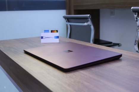 Surface Laptop 2 ( i7/8GB/256GB ) 4